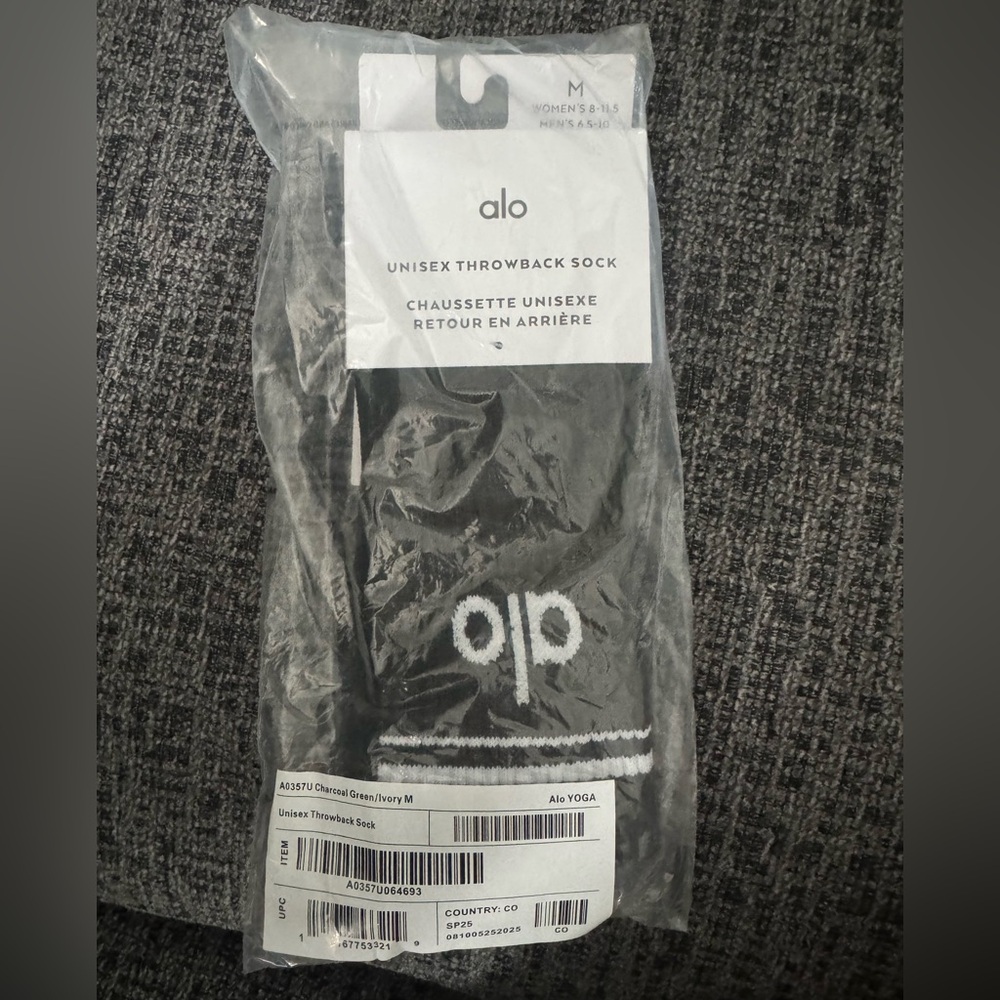 ALO Yoga Unisex Throwback Sock in Charcoal Gray and White